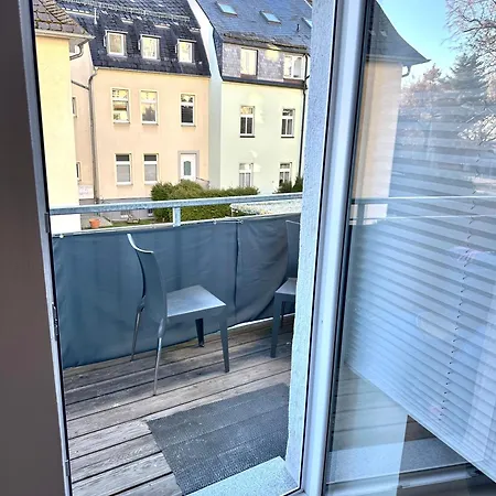 Mit Balkon